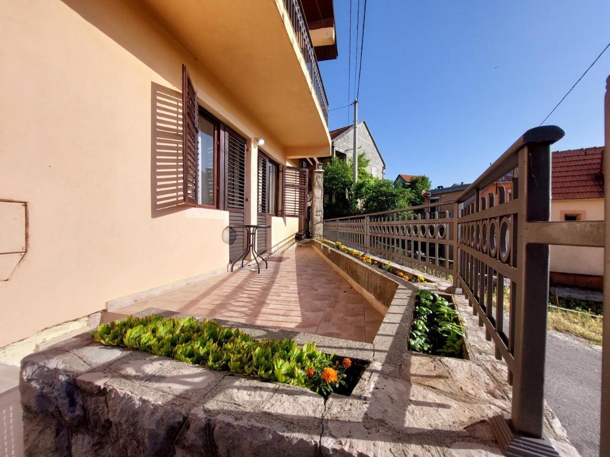 Holiday Home Milanovic Cetinje Bagian luar foto